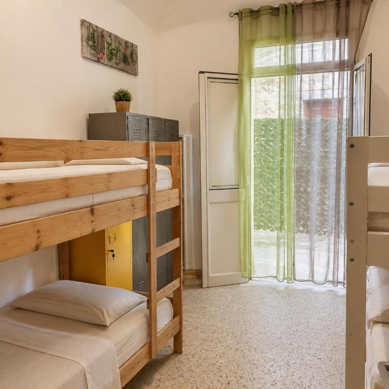LIKE Hostel - 4-Bed Female Dormitory Room - 4