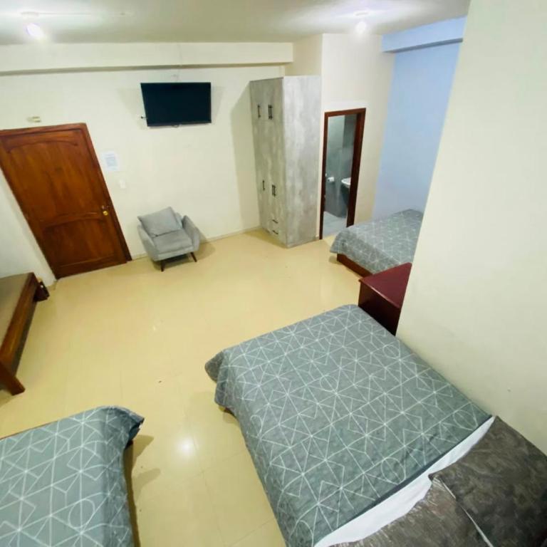 Hostal acacias - Habitación Triple con baño privado - 3