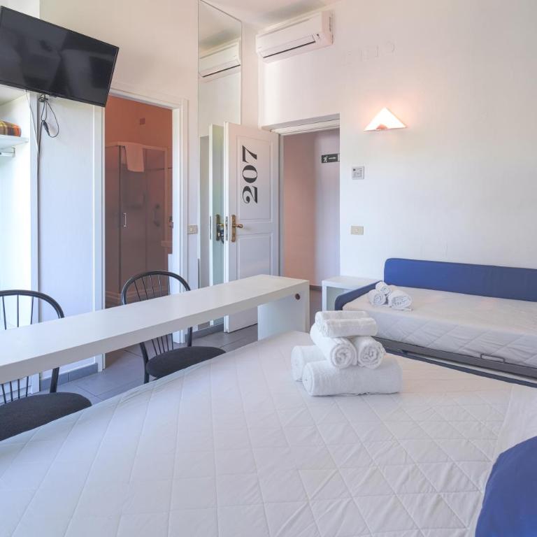 Hotel La Bussola - Camera Tripla Standard - 7
