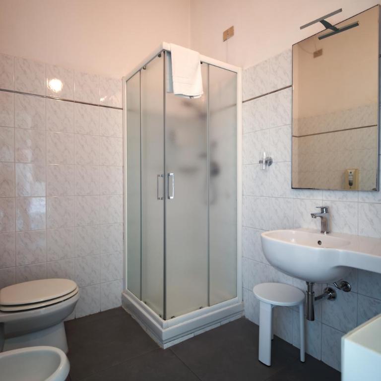 Hotel La Bussola - Camera Quadrupla Standard - 9
