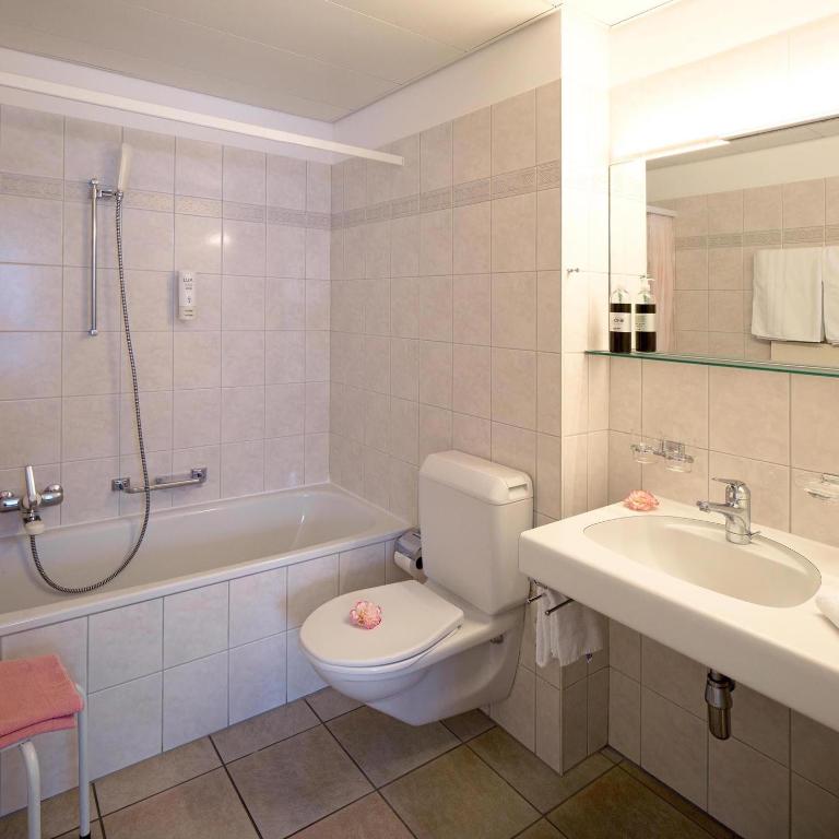 Hotel Stella SA - Camera Familiare Comfort con Vista Lago - 1