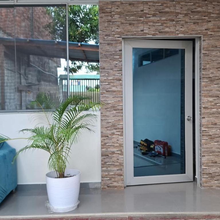 RETIRO AMAZÓNICO con Cochera Aire Acondicionado Ducha Caliente y Cerca al río en Puerto Maldonado - One-Bedroom House - 3