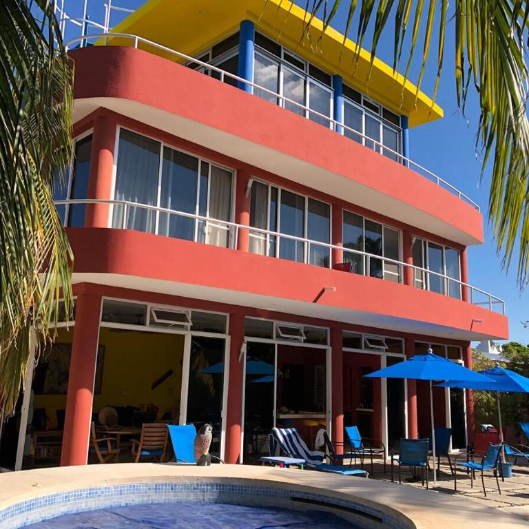 Stunning 3 Bedroom Home, 36 foot Pool, Hot Tub - Villa - 8
