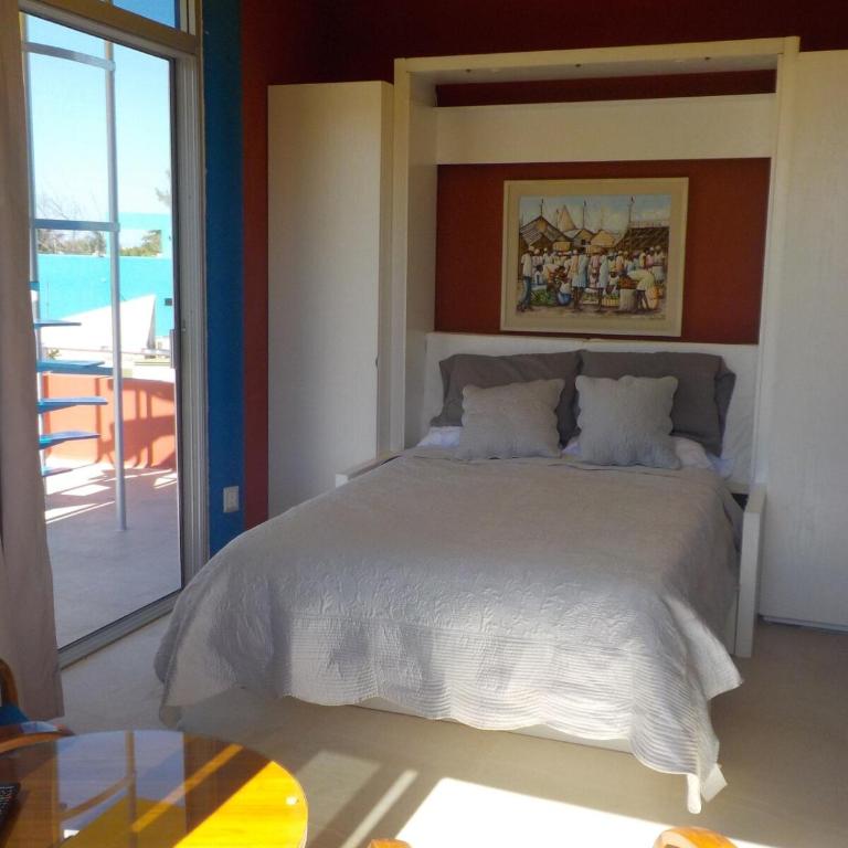 Stunning 3 Bedroom Home, 36 foot Pool, Hot Tub - Villa - 25