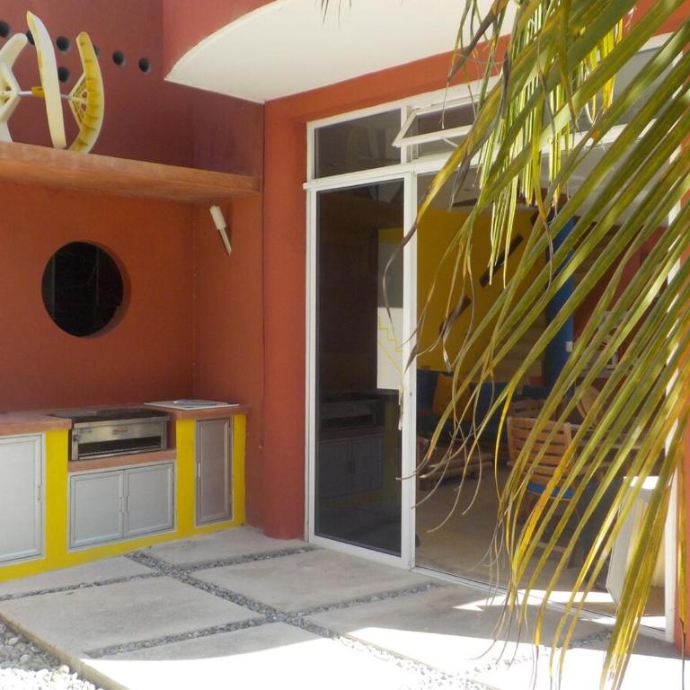 Stunning 3 Bedroom Home, 36 foot Pool, Hot Tub - Villa - 29