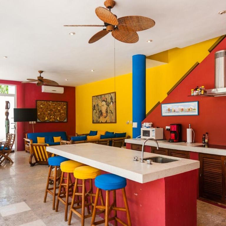Stunning 3 Bedroom Home, 36 foot Pool, Hot Tub - Villa - 44