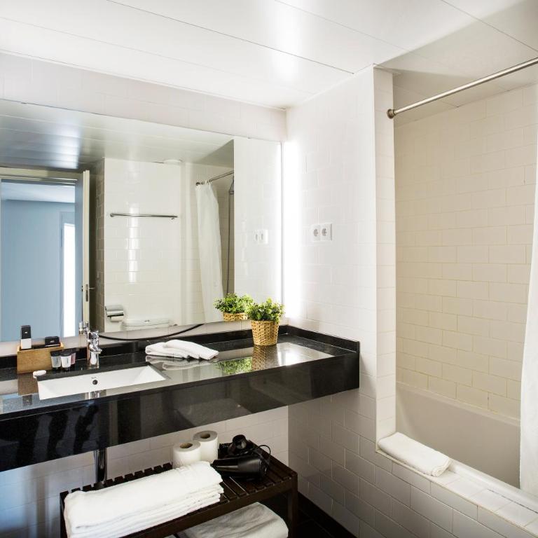 Durlet Beach Apartments - One-Bedroom Apartment - 2