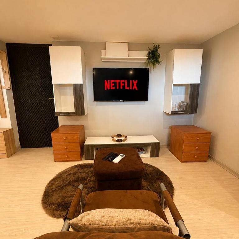 Cozy studio in a chalet Netflix Parking - Two-Bedroom Apartment - 1