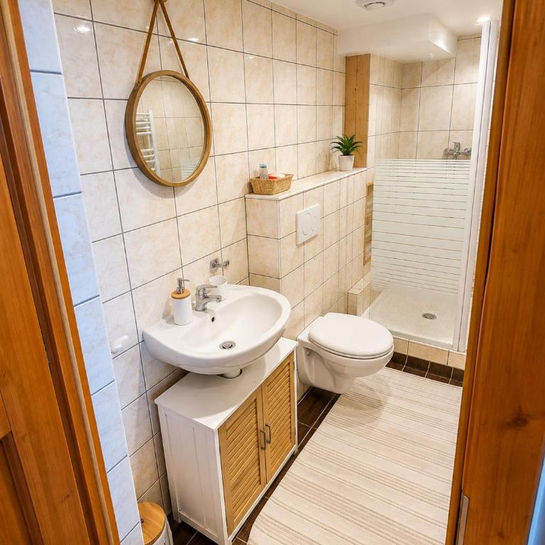 Cozy studio in a chalet Netflix Parking - Two-Bedroom Apartment - 3
