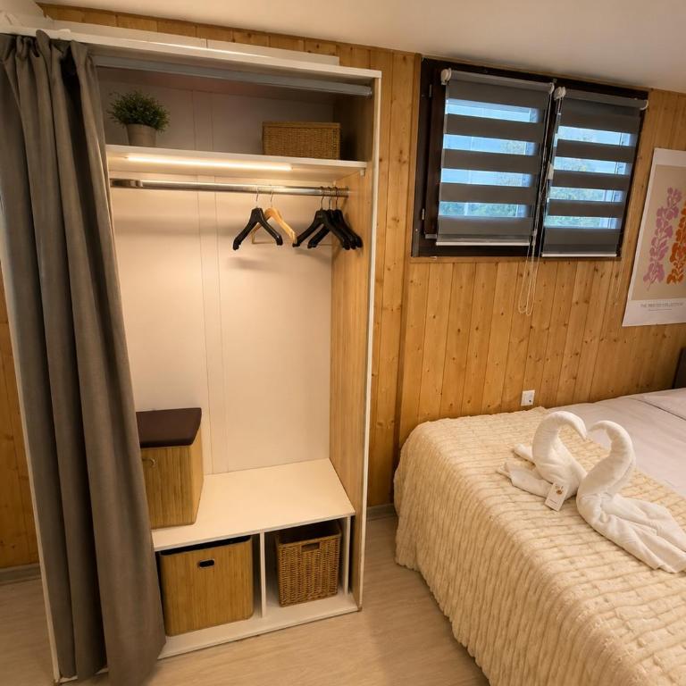 Cozy studio in a chalet Netflix Parking - Two-Bedroom Apartment - 6