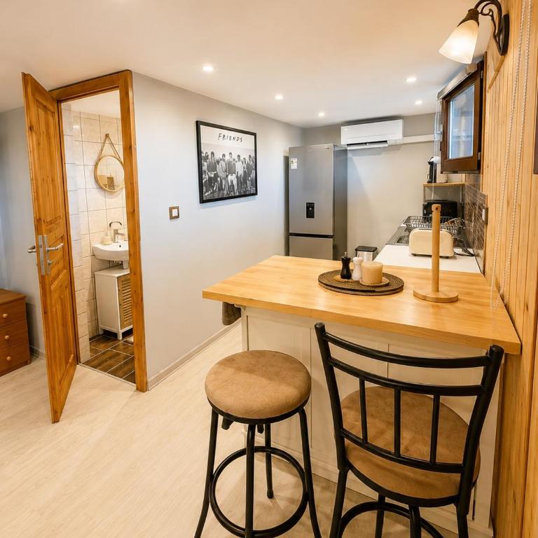Cozy studio in a chalet Netflix Parking - Two-Bedroom Apartment - 7