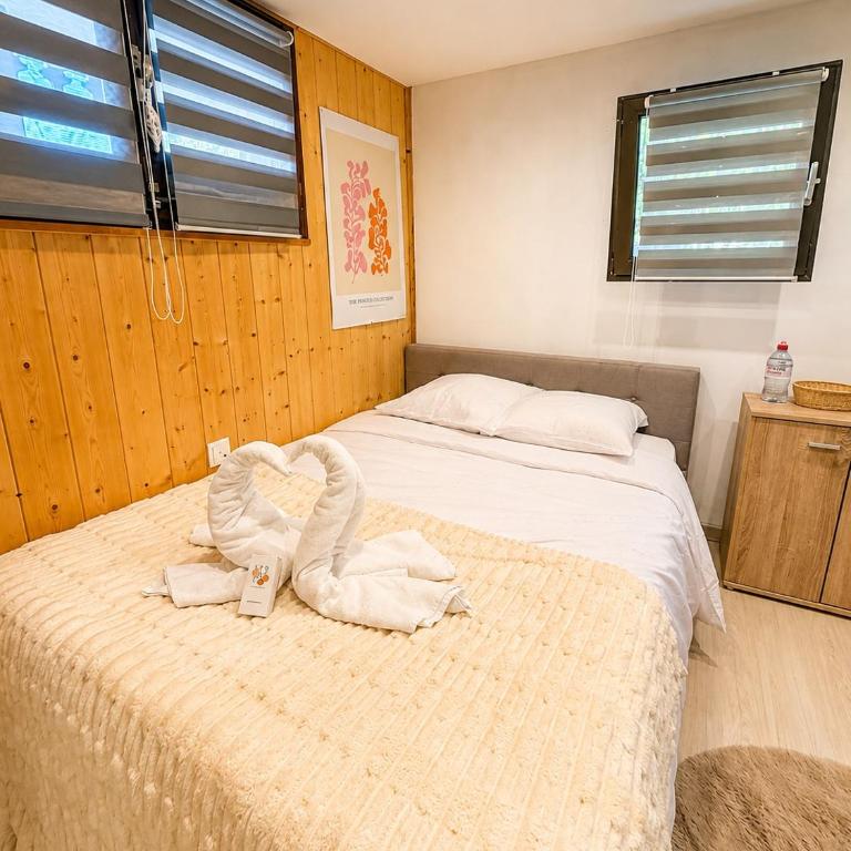 Cozy studio in a chalet Netflix Parking - Two-Bedroom Apartment - 11