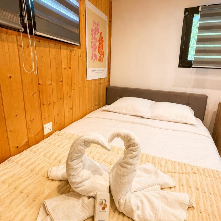 Cozy studio in a chalet Netflix Parking - Two-Bedroom Apartment - 12