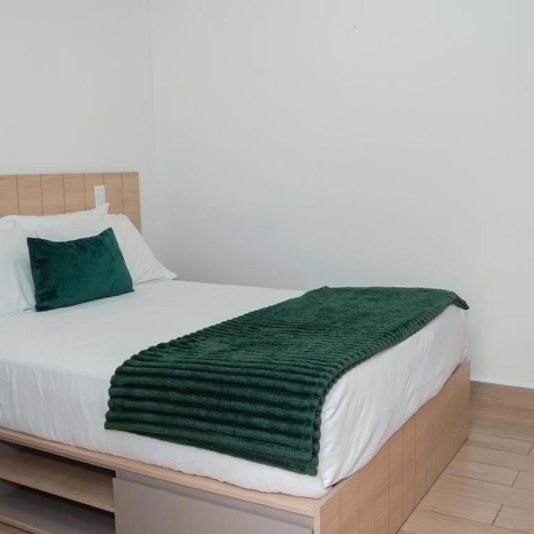 80Cooliving Medellín - Habitación con cama grande - 4