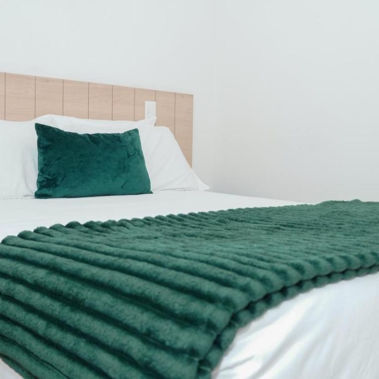 80Cooliving Medellín - Habitación con cama grande - 5