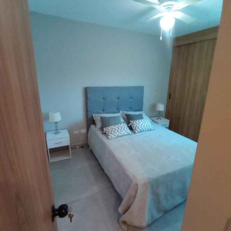 Cartagena Apartamento 2 dormitorios 2 baños en Edificio Confortable piscina, gym, coworking, salón, parqueadero, sobre avenida principal - Two-Bedroom Apartment - 8