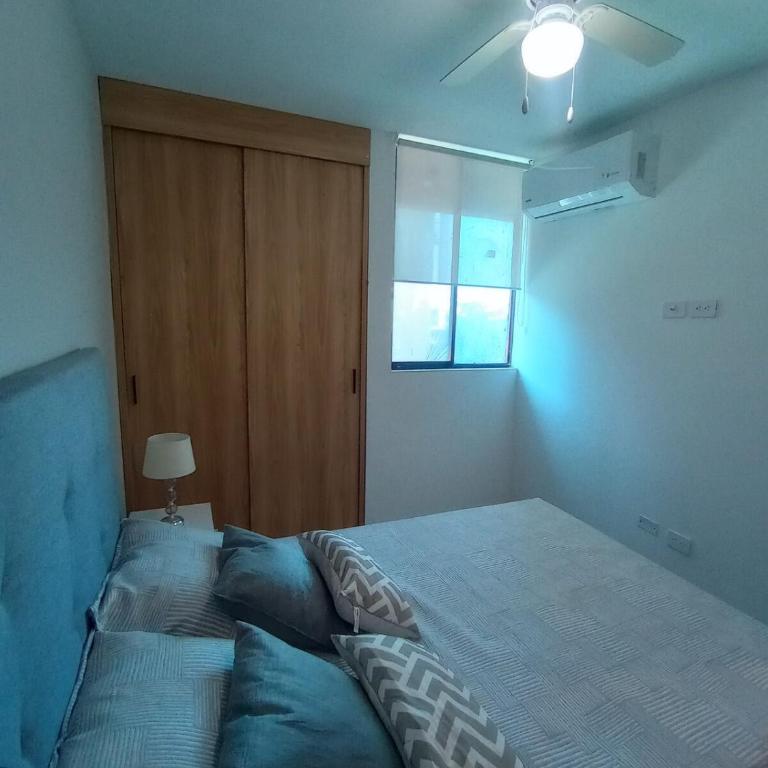 Cartagena Apartamento 2 dormitorios 2 baños en Edificio Confortable piscina, gym, coworking, salón, parqueadero, sobre avenida principal - Two-Bedroom Apartment - 12