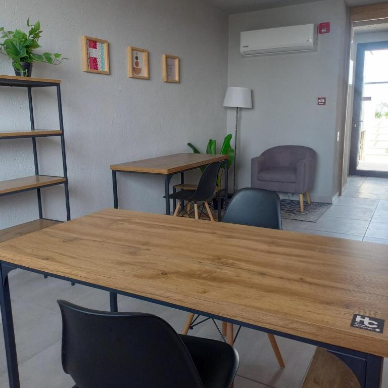 Cartagena Apartamento 2 dormitorios 2 baños en Edificio Confortable piscina, gym, coworking, salón, parqueadero, sobre avenida principal - Two-Bedroom Apartment - 20