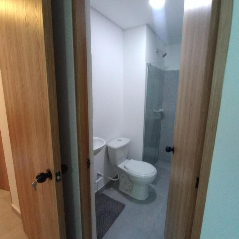 Cartagena Apartamento 2 dormitorios 2 baños en Edificio Confortable piscina, gym, coworking, salón, parqueadero, sobre avenida principal - Two-Bedroom Apartment - 39