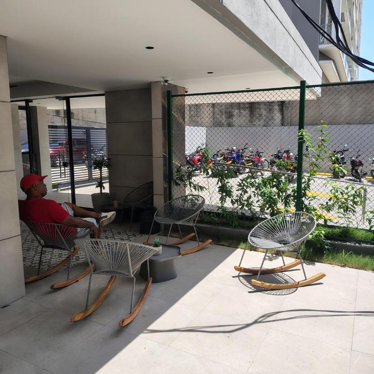 Cartagena Apartamento 2 dormitorios 2 baños en Edificio Confortable piscina, gym, coworking, salón, parqueadero, sobre avenida principal - Two-Bedroom Apartment - 44