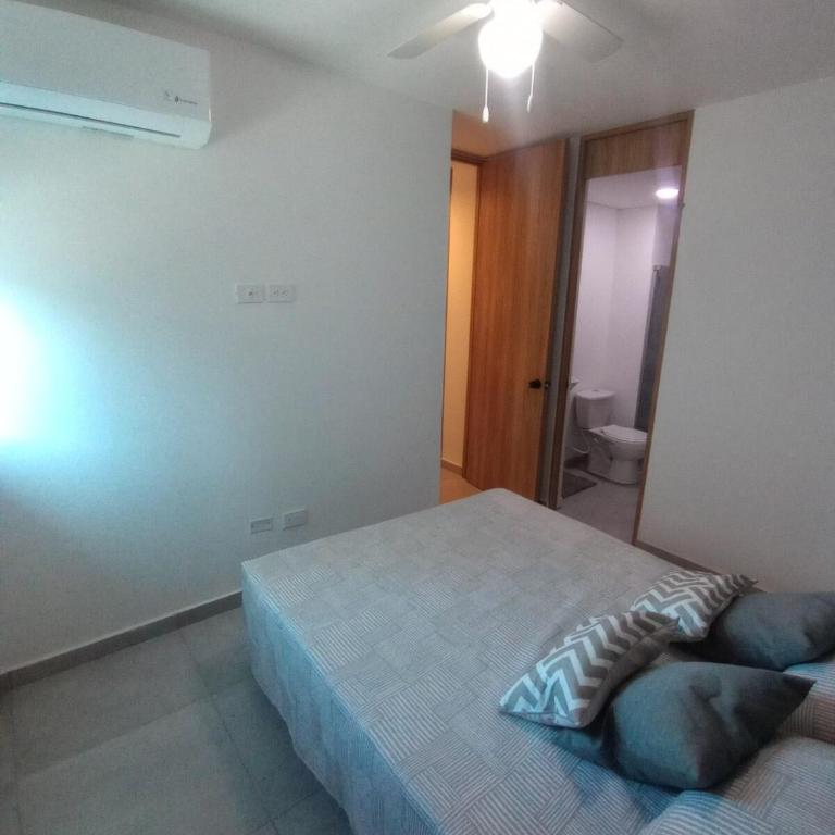 Cartagena Apartamento 2 dormitorios 2 baños en Edificio Confortable piscina, gym, coworking, salón, parqueadero, sobre avenida principal - Two-Bedroom Apartment - 49