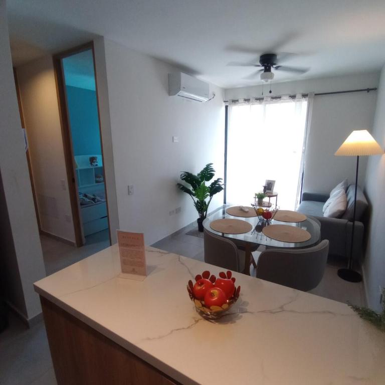 Cartagena Apartamento 2 dormitorios 2 baños en Edificio Confortable piscina, gym, coworking, salón, parqueadero, sobre avenida principal - Two-Bedroom Apartment - 50