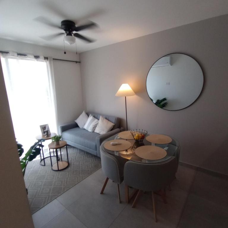 Cartagena Apartamento 2 dormitorios 2 baños en Edificio Confortable piscina, gym, coworking, salón, parqueadero, sobre avenida principal - Two-Bedroom Apartment - 51