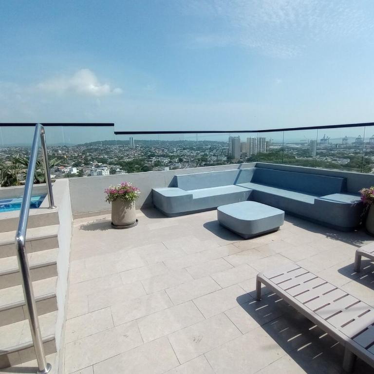 Cartagena Apartamento 2 dormitorios 2 baños en Edificio Confortable piscina, gym, coworking, salón, parqueadero, sobre avenida principal - Two-Bedroom Apartment - 54