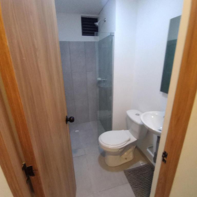 Cartagena Apartamento 2 dormitorios 2 baños en Edificio Confortable piscina, gym, coworking, salón, parqueadero, sobre avenida principal - Two-Bedroom Apartment - 56