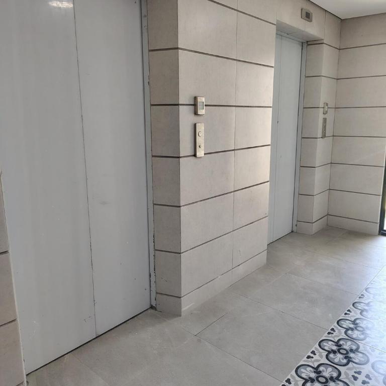 Cartagena Apartamento 2 dormitorios 2 baños en Edificio Confortable piscina, gym, coworking, salón, parqueadero, sobre avenida principal - Two-Bedroom Apartment - 59