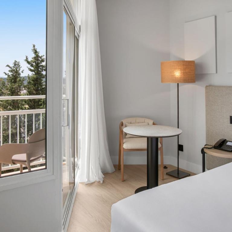 Meliá Lloret de Mar - Camera Grand Premium (2 Adulti + 2 Bambini) - 9