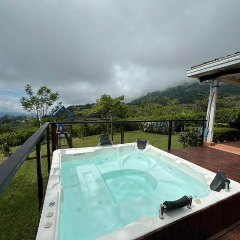 Caja De Oro - Finca Colonial de 6 Habitaciones y Jacuzzi en Fredonia - Casa de 6 dormitorios - 82