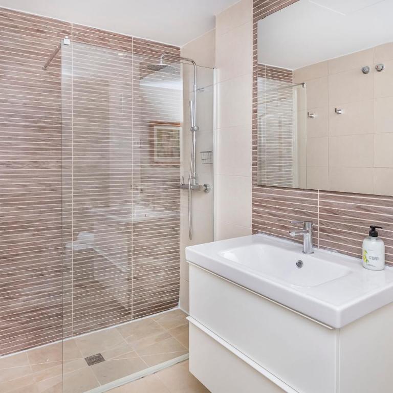 Exclusive Alamos Beach - Apartamento de 2 dormitorios con terraza y vistas al mar - 13