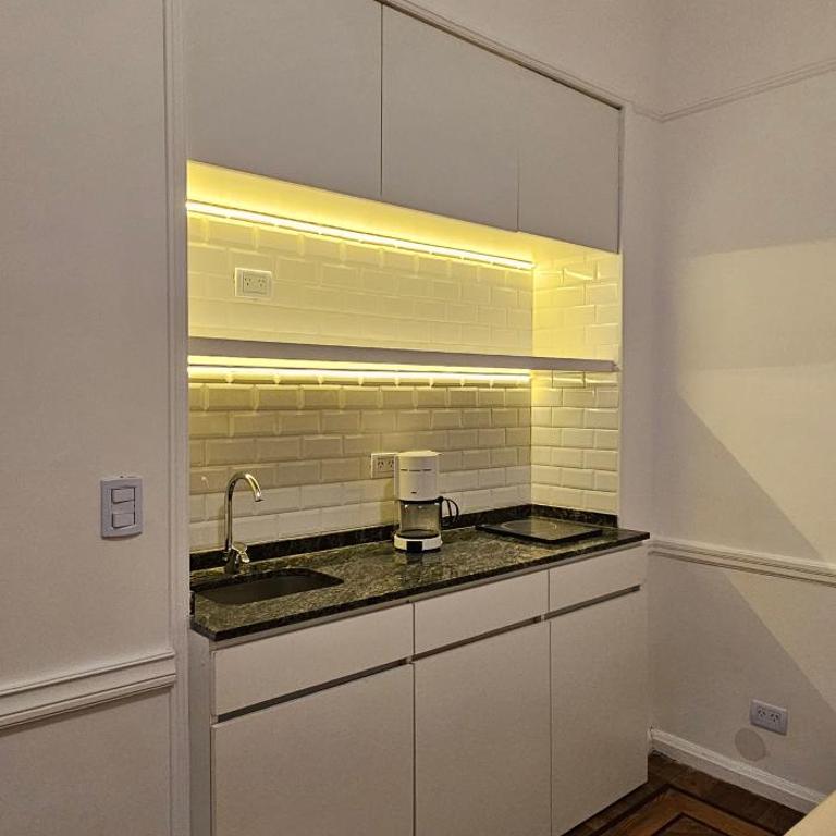 With a balcony overlooking the Obelisco, between Jacarandas and Tango - Apartamento de 1 dormitorio - 12