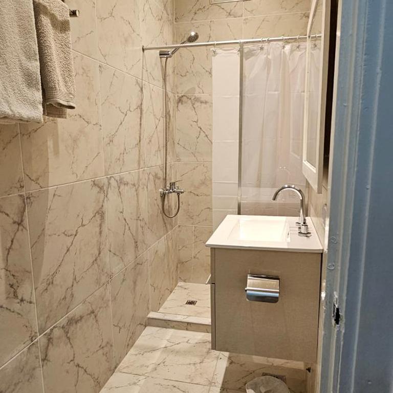 With a balcony overlooking the Obelisco, between Jacarandas and Tango - Apartamento de 1 dormitorio - 14