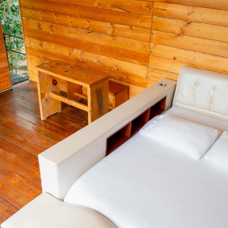 Villas del Rio Glamping - Deluxe Double Room with Balcony - 13