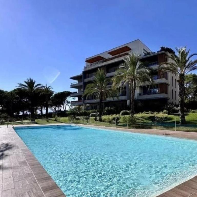 Appartement toit terrasse, piscine, plages à 10min et parking - Two-Bedroom Apartment - 2