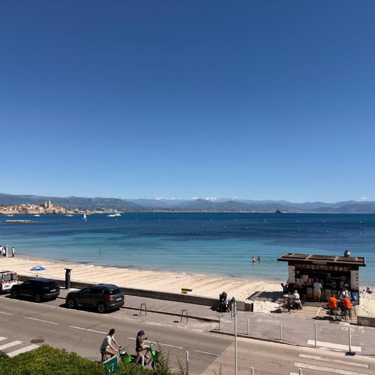 Seaside Serenity - Antibes - Beachfront Apartment - - Apartamento con vistas al mar - 16