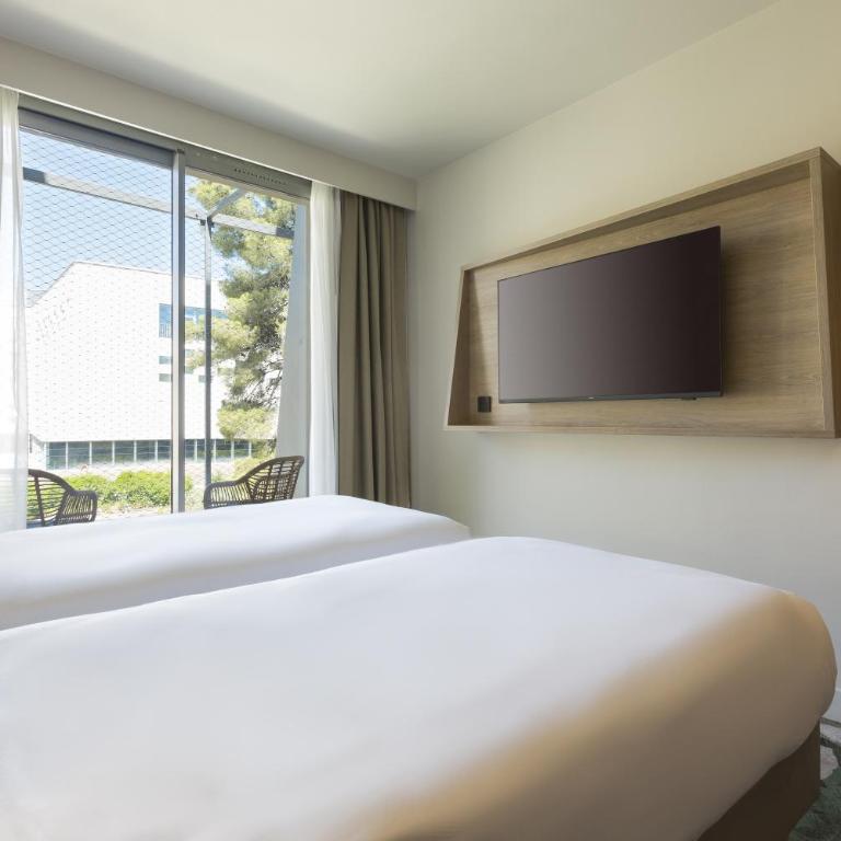 MERCURE NIMES CENTRE ARENES - Chambre Supérieure avec Balcon - Vue sur Jardin - 12
