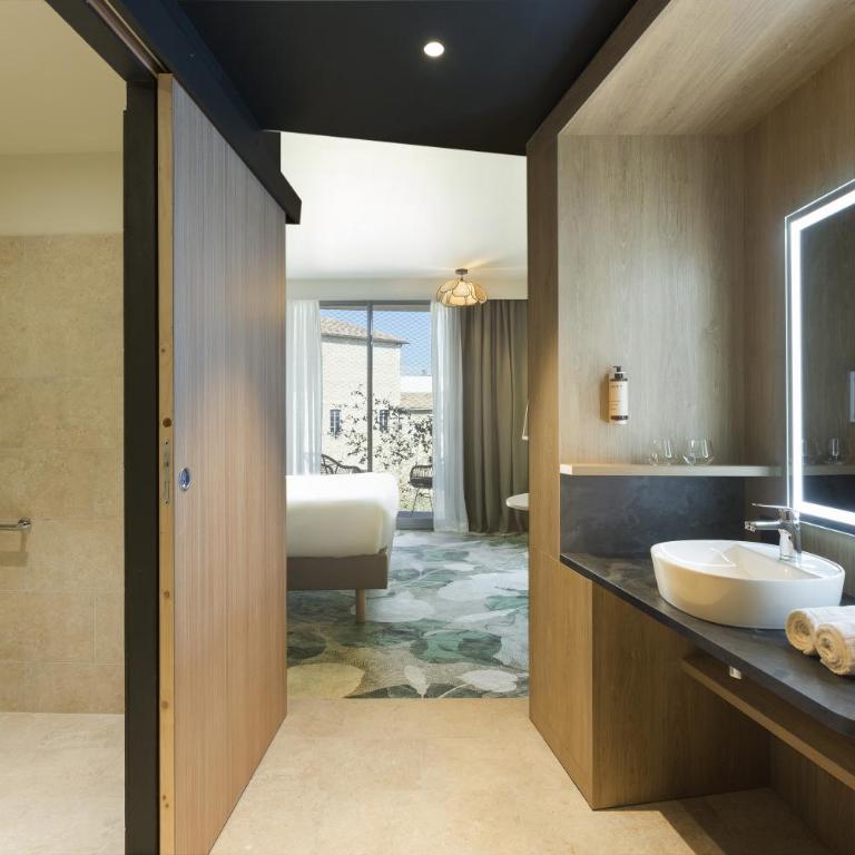 MERCURE NIMES CENTRE ARENES - Chambre Supérieure avec Balcon - Vue sur Jardin - 3