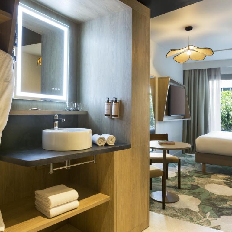 MERCURE NIMES CENTRE ARENES - Chambre Supérieure avec Balcon - Vue sur Jardin - 15