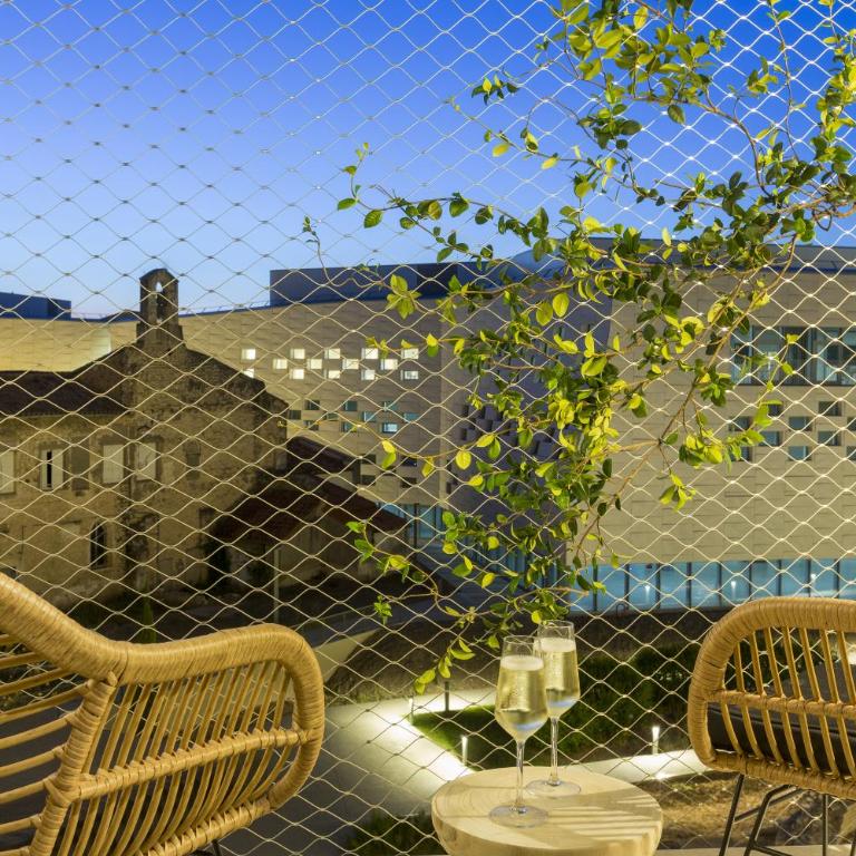 MERCURE NIMES CENTRE ARENES - Chambre Supérieure avec Balcon - Vue sur Jardin - 2