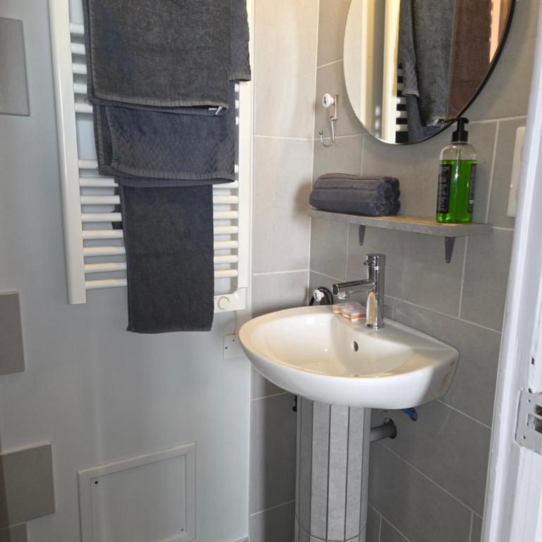Centre ville Appartement climatisé - One-Bedroom Apartment - 10