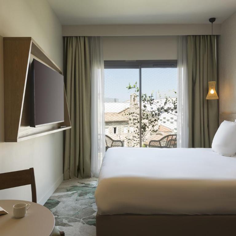 MERCURE NIMES CENTRE ARENES - Chambre Supérieure avec Balcon - Vue sur Jardin - 17