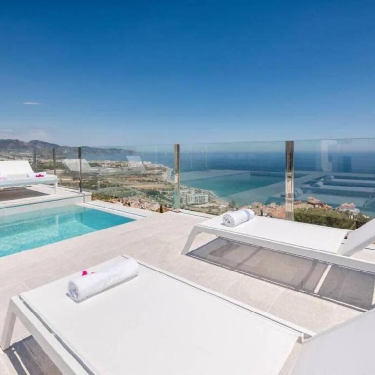 Villa de lujo. Infinity Pool y vista 360º de Nerja - Villa with Private Pool - 2