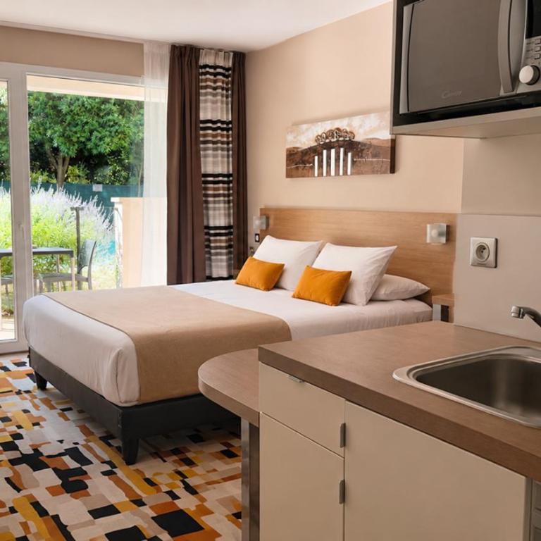 Forme-hotel & Spa Montpellier Sud-Est - Parc Expositions - Arena - Chambre Double Supérieure avec Terrasse et Cuisine - 1
