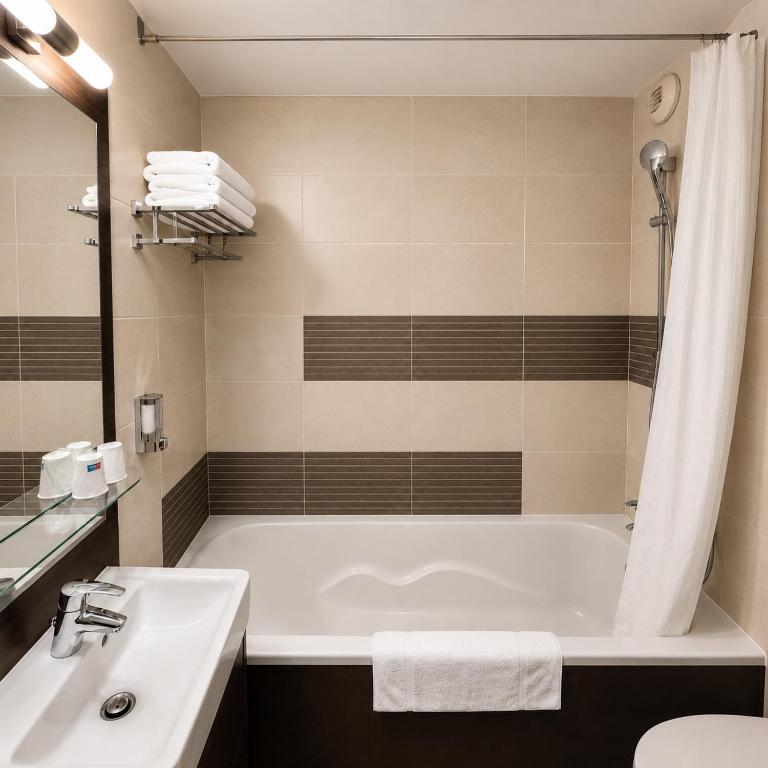 Forme-hotel & Spa Montpellier Sud-Est - Parc Expositions - Arena - Suite Familiale 2 Chambres avec Terrasse et Cuisine (2 Adultes + 2 Enfants) - 5