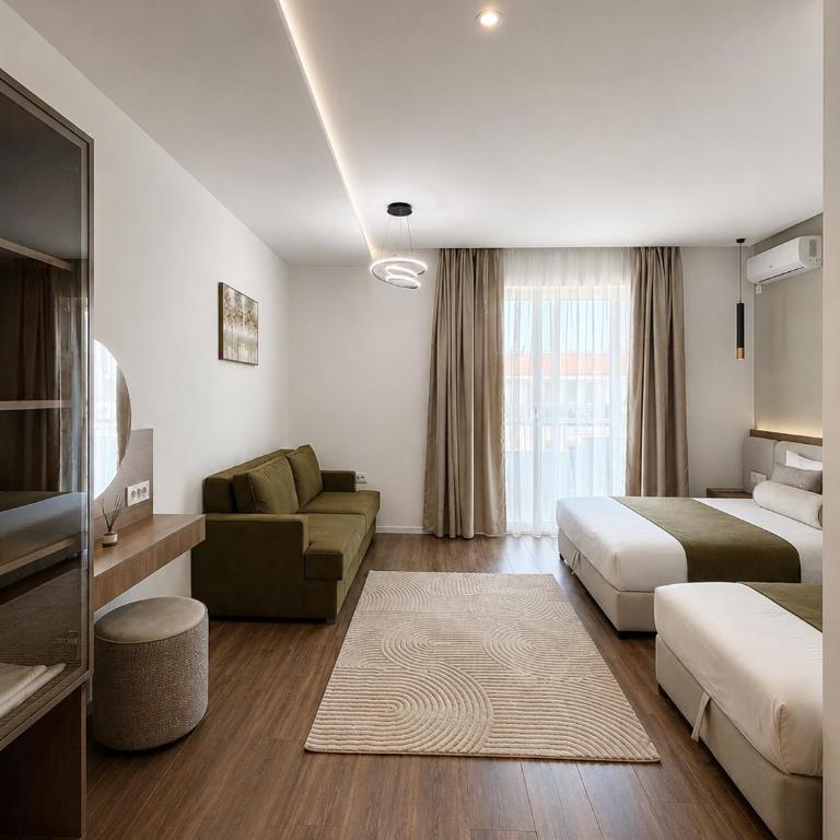 Guest House Fjola - Family Room with Balcony - 8