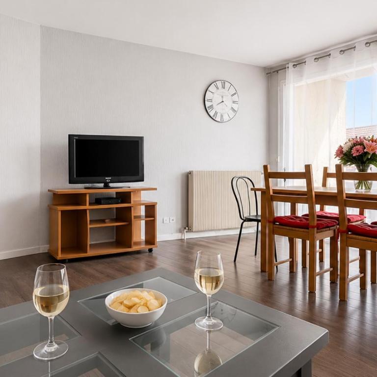 Grand T4 Balcon Proche Aéroport Lyon - Apartamento de 3 dormitorios - 4