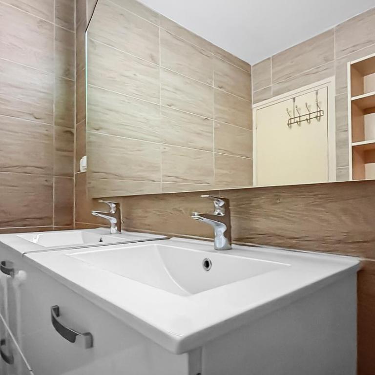 Grand T4 Balcon Proche Aéroport Lyon - Apartamento de 3 dormitorios - 9